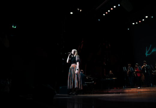 Väike laul suurele lavale 8.12.2025